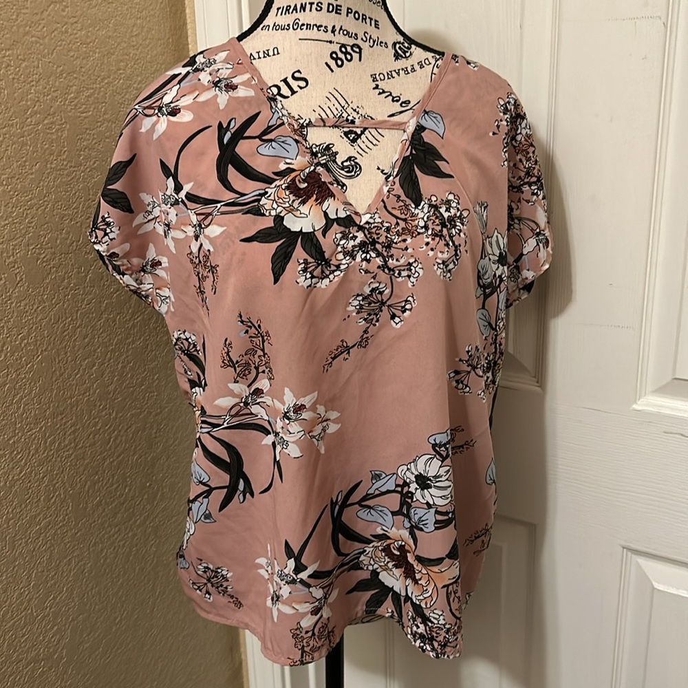 Large cap sleeve top